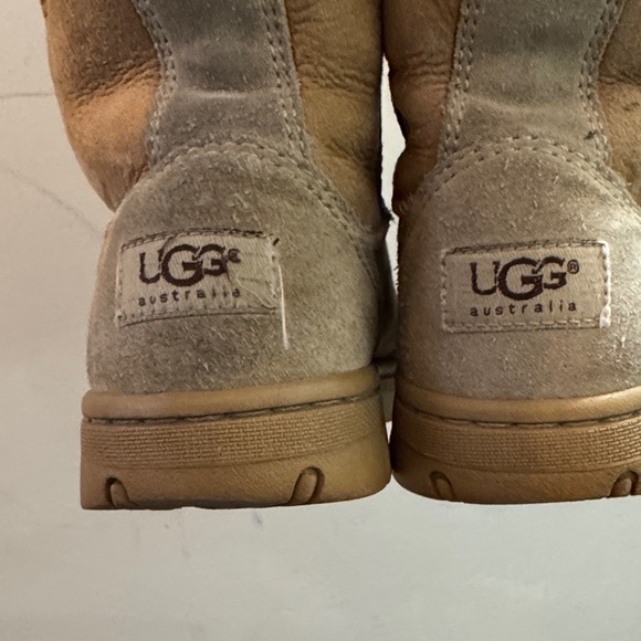 UGG Classic Tan Boots with Shearling - Picture 7 of 12
